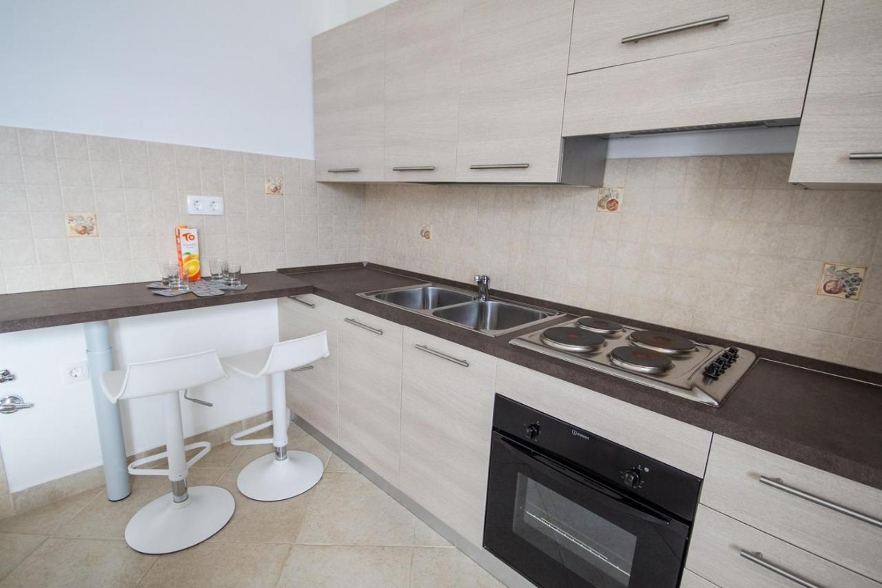 Apartments Umag Center, Seafront With Terrace In Umag Bagian luar foto